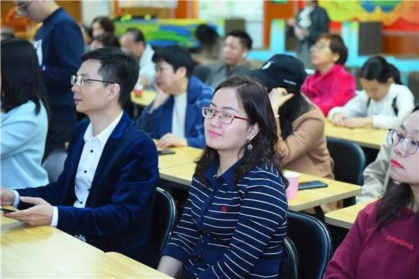 区新婚夫妇大学堂正式成立首场兔爸精彩讲授夫妻如何成为彼此的贵人