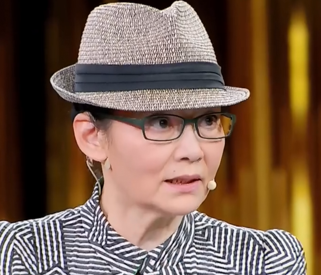 65岁潘虹上央视谈《人到中年》,整部剧只哭了一次却哭疼了无数人