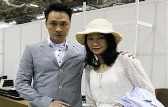 影帝老公对她一见钟情,结婚十几年没有下过厨,47岁成人生赢家_王丽萍