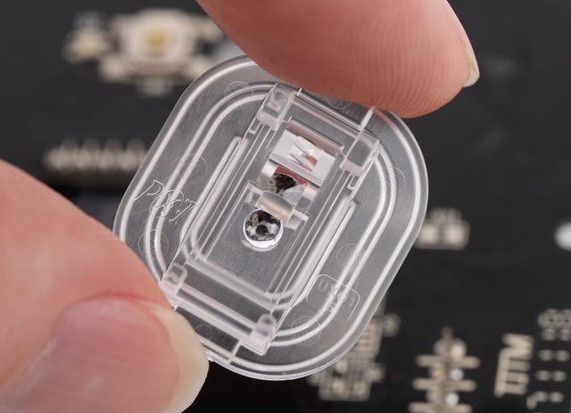 秉持传统的电竞鼠标zowie卓威ec1b拆解