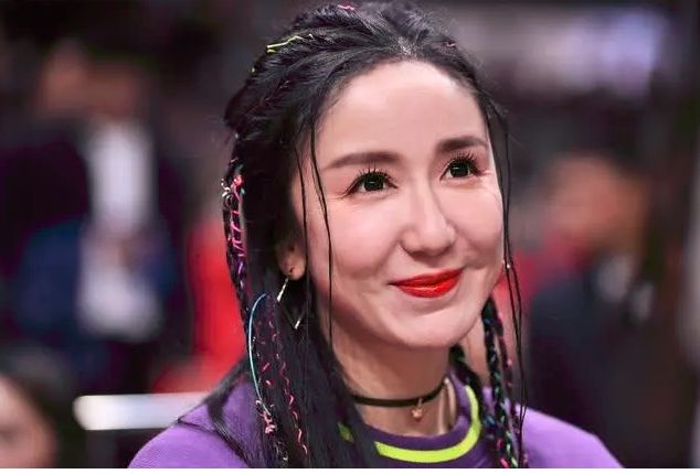 原创娄艺潇近照脸如发面馒头被疑整容,《爱情公寓》三位女主脸都崩了