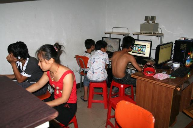 我们80后,随着网吧一起进化:它陪伴了我们这一代人的成长_游戏室