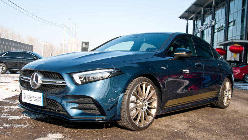 国产五道杠总队长就问你们香不香试驾奔驰amga35l