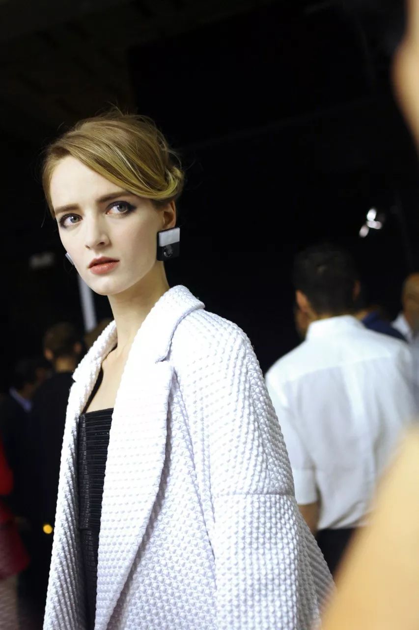 手撕卡戴珊小妹,红毯吊打群星,她太知道用脸杀人了!_daria