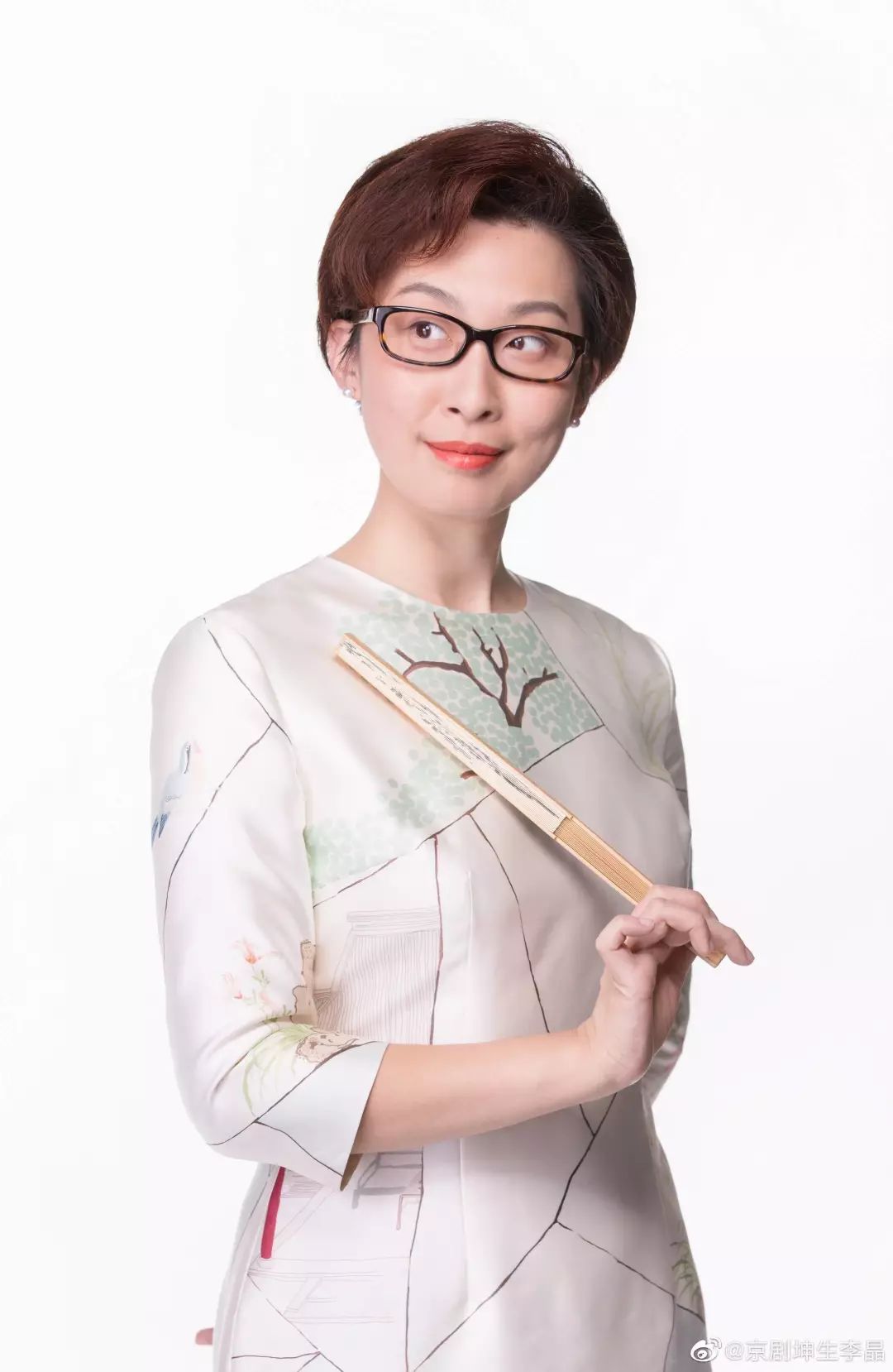 戏剧学院,除了影视剧之外,还出演过《天女散花》《卖水》等京剧作品