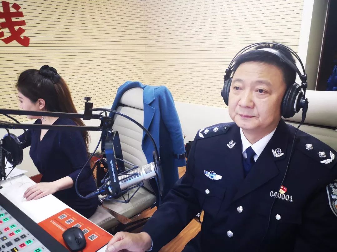 市公安局举办走进直播间向党和人民汇报直播活动副市长成文碧参加