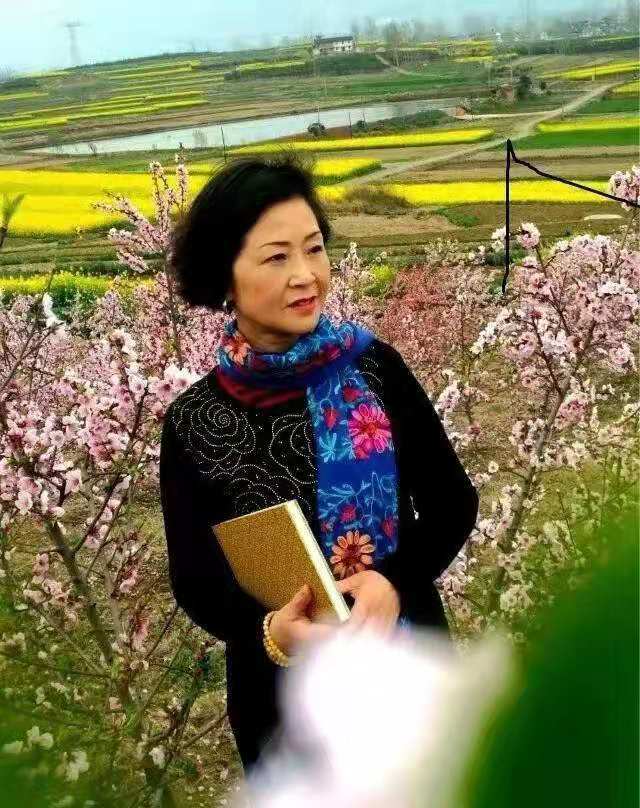 传统美与现代美的塑造者记著名女画家周玲玲的书画情缘