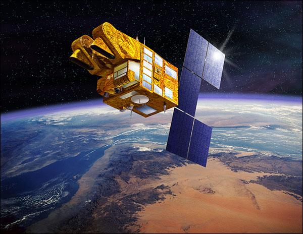 美国方面的经验是,美国国家航空航天局(nasa)启用两颗卫星每天扫描
