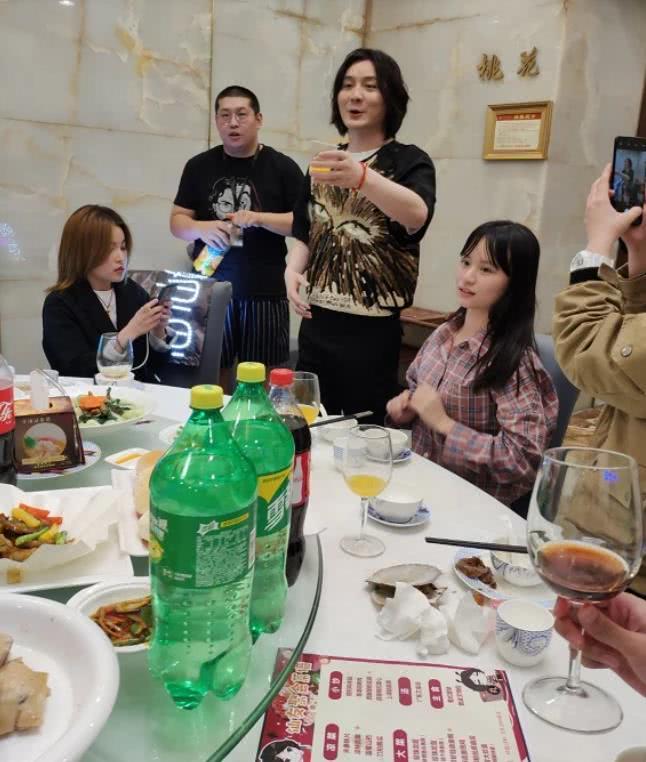 从种种方面我们也是可以看出,张大仙在粉丝心中的地位