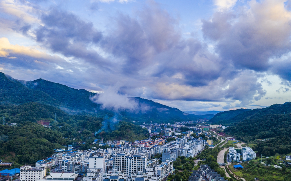 原创全球北回归线上最完美的一块绿洲云南墨江被誉为绿色宝石