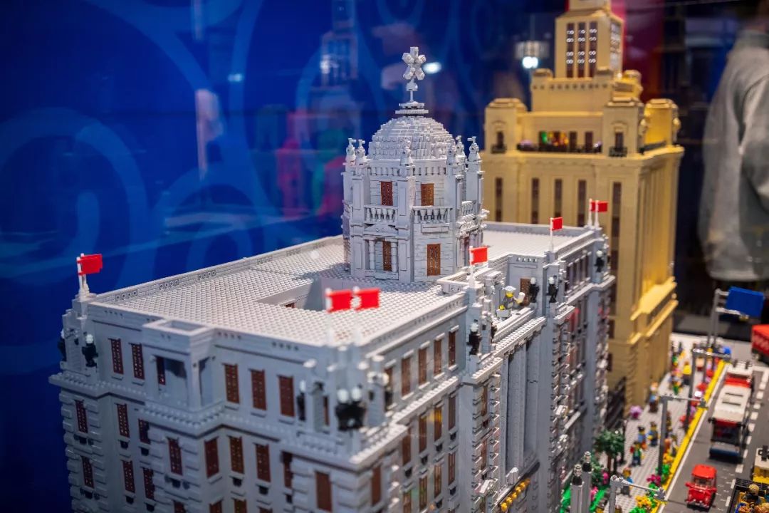 展览| 带500万颗乐高来深圳搭出人类奇迹,他是中国乐高第一人.