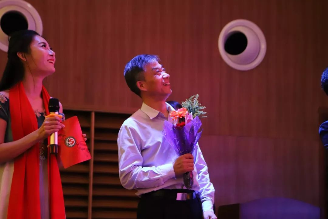 陈旭生总经理代表陈振初董事长致辞陈旭生总经理代表陈振初董事长致辞