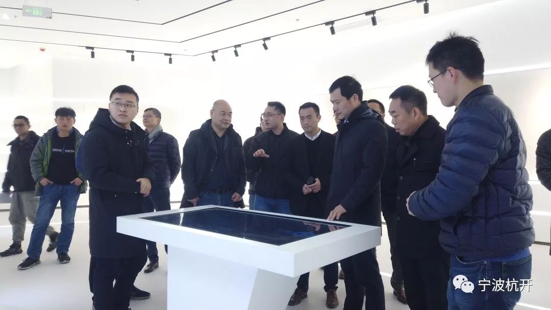 1月14日上午,董事长兼总经理孙国治带队,公司班子领导赴数字经济产业