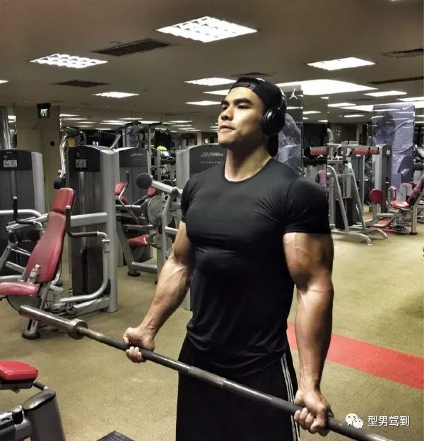 他是上海头牌肌肉教练,身材不输欧美巨无霸_jacky