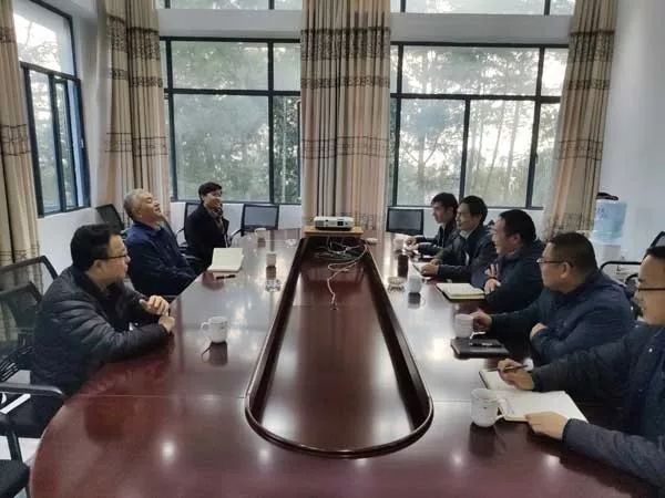 西双版纳州人大常委会副主任,勐海县委书记洪国正到茶叶所走访慰问