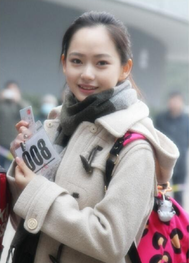 《唐人街探案》奇怪角色, 剧中让人后怕, 生活中却美如仙女_阿温