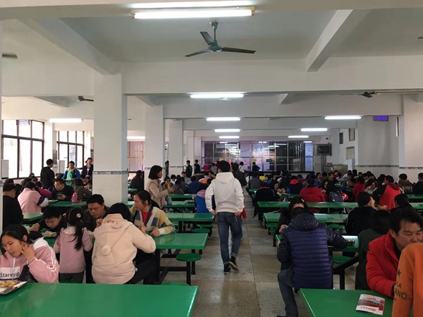 火爆象贤中学校园开放日吸引千余名学生和家长