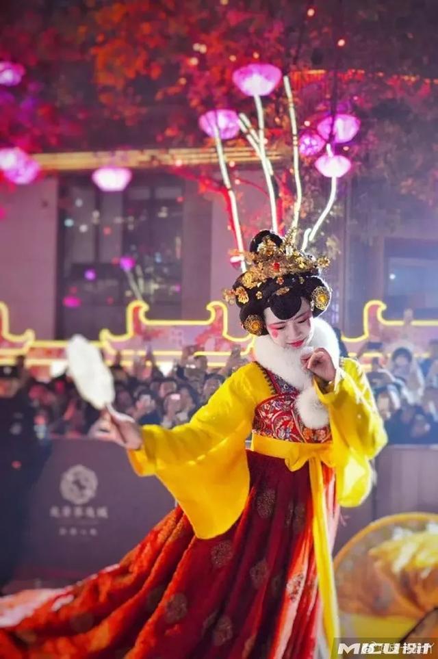 西安大唐不夜城真人不倒翁简直美哭了