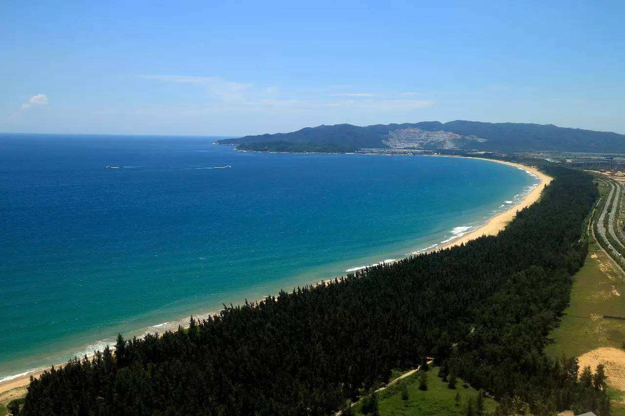 亚沙会吉祥物亚亚到场助威三亚海棠湾国际沙滩马拉松赛开跑啦