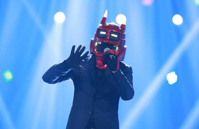 虽然如今他的影响力没有那么高,但是在当年,他的人气比刘德华还要高