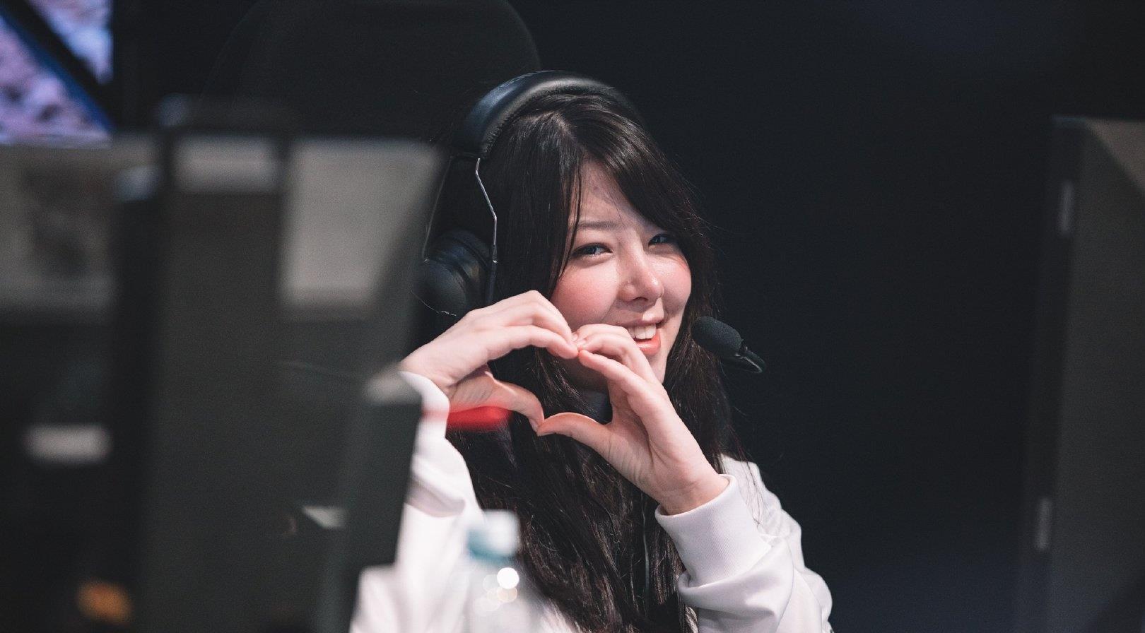 女辅助mayumi夸奖puff,王思聪随后点赞,puff收获头号大女粉_微博