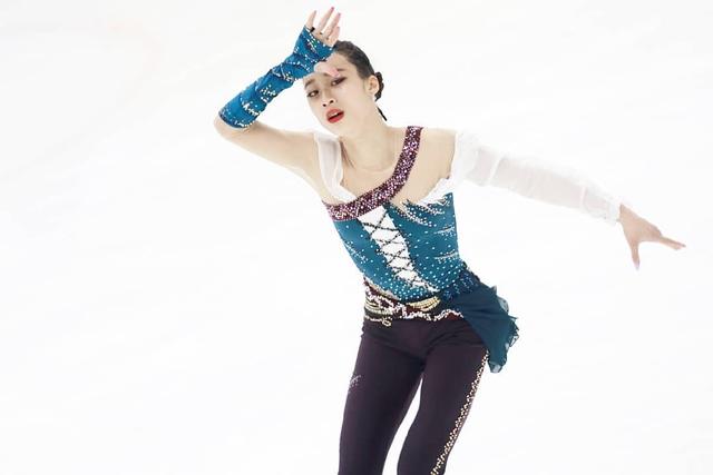 2004年5月出生的柳英,如今也还只有15岁,是来自韩国果川初级中学的