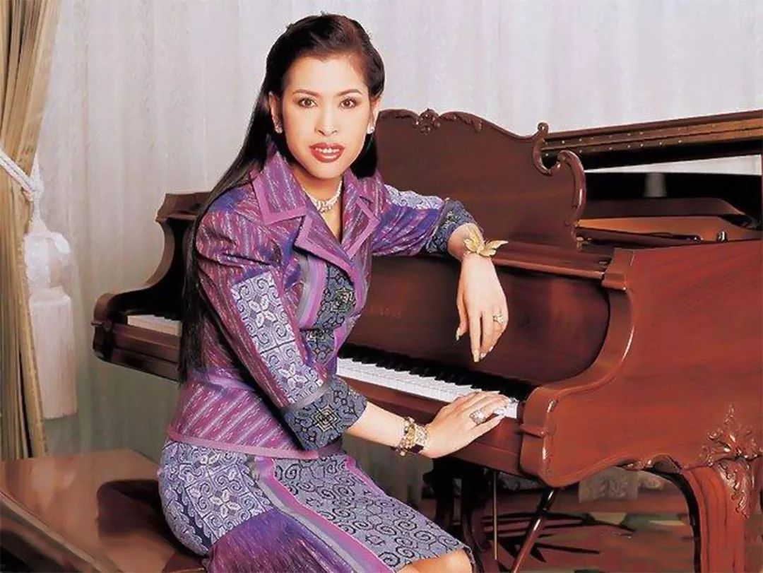 朱拉蓬公主就非这个男人不嫁,这位军官离婚过后,在1982年与朱拉蓬公主