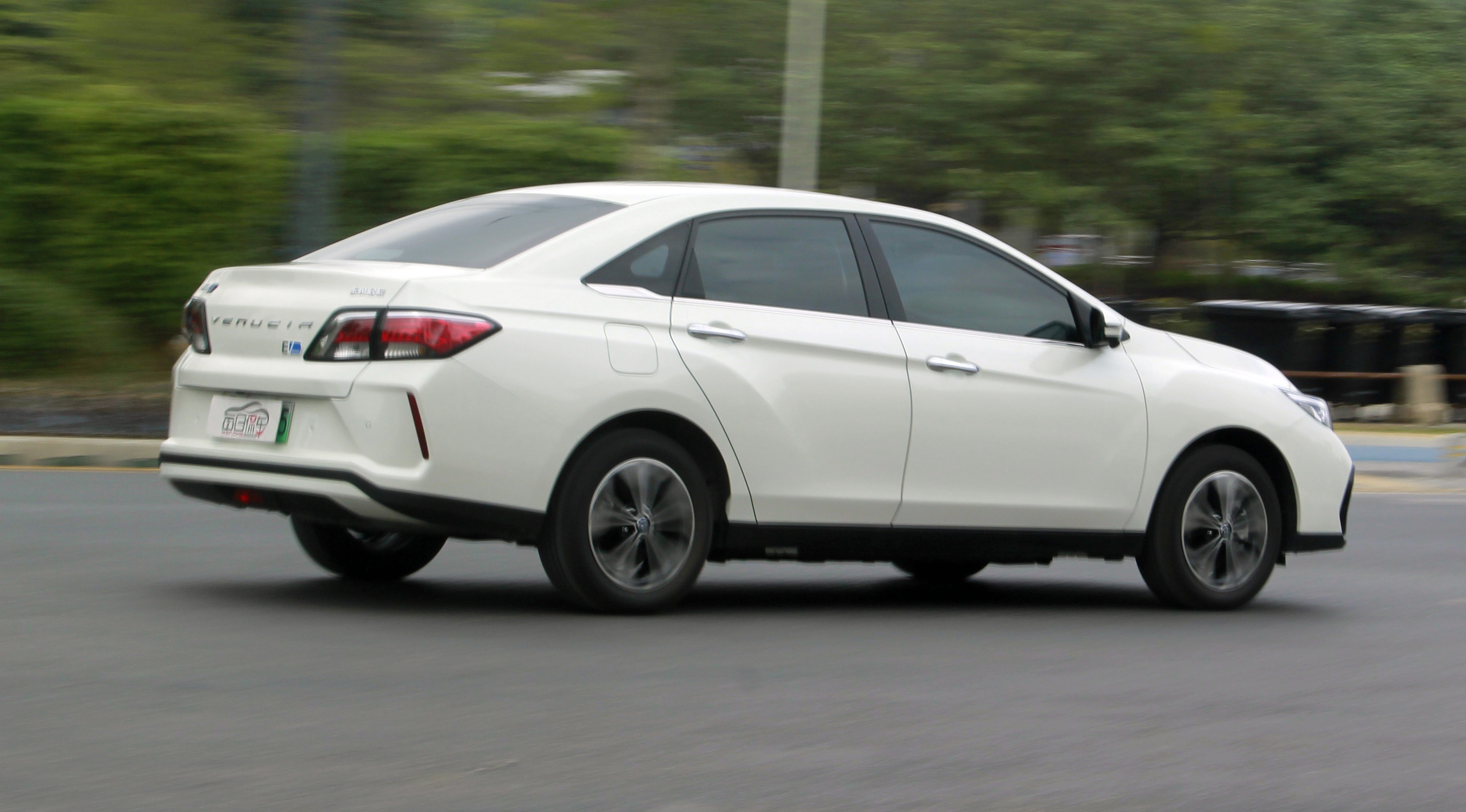 三电系统可靠行驶质感很居家东风启辰d60ev试驾测评