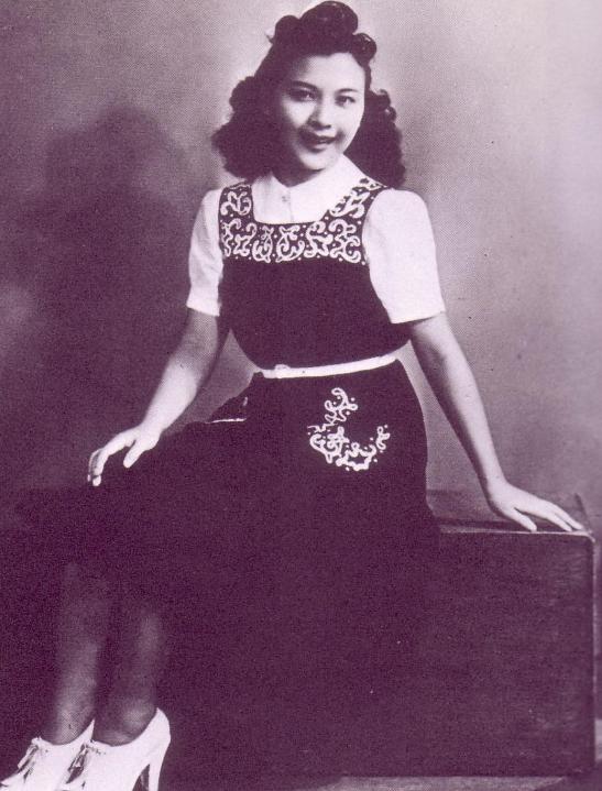 16岁那一年,陈云裳长得亭亭玉立,相貌出众,主演了《唐工绮梦》.