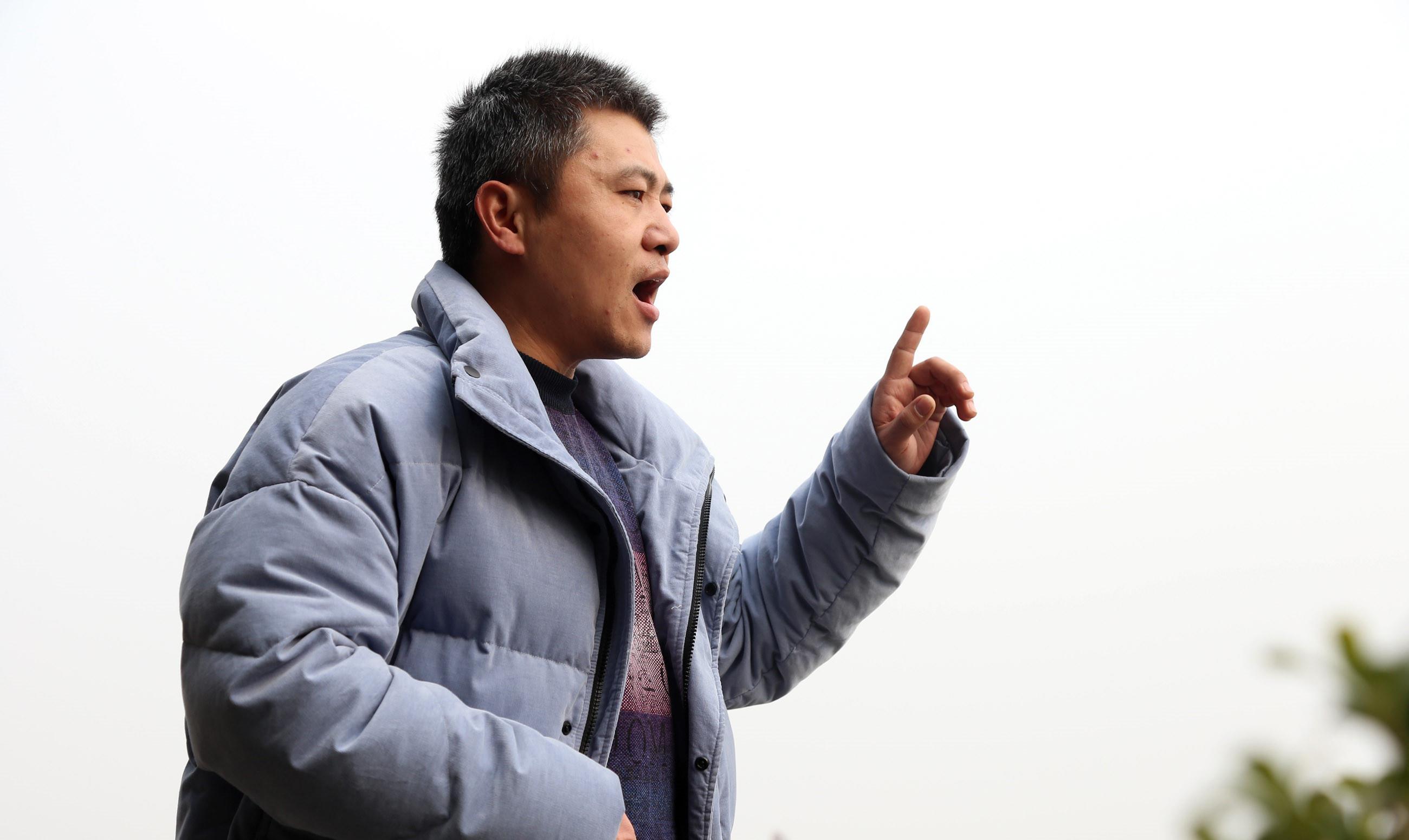 河南小伙专职演太监,妻子刚开始坚决不答应,如今已演十年成网红_李童