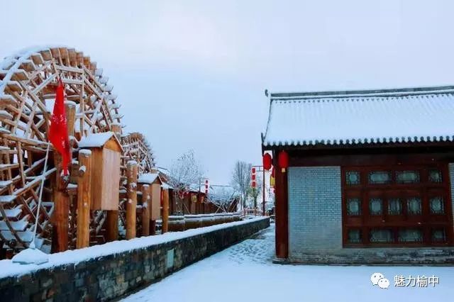 当然是滑雪赏冰雕,而位于榆中县素朴李家庄综合体内,不仅可以体验滑雪