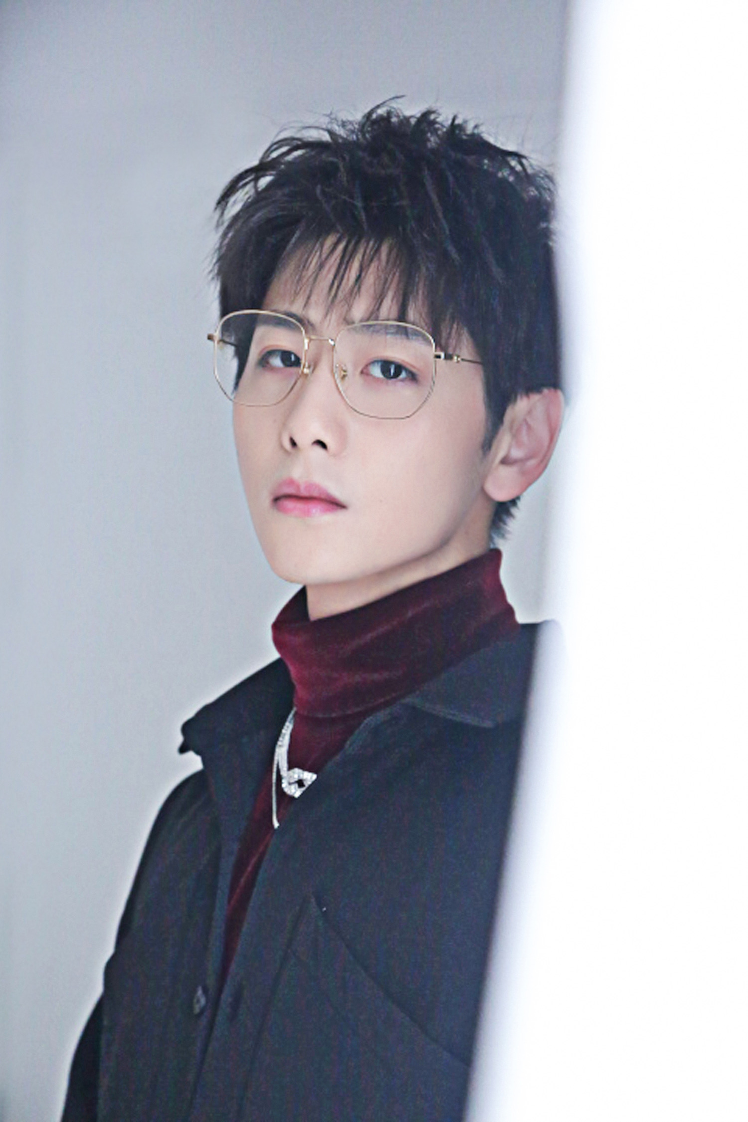 崔雨鑫亮相网剧唐人街探案见面会化身新晋侦探引期待