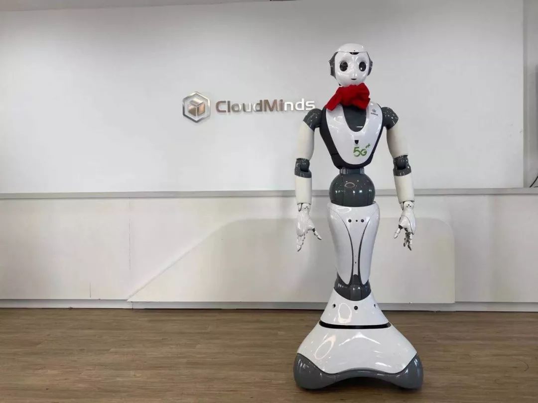 达闼云端智能服务机器人荣获"2019年度最受欢迎的智能硬件"奖