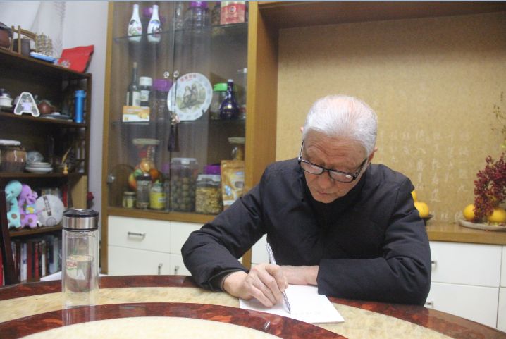 视频钱库大叔采访江南笑星黄宪高