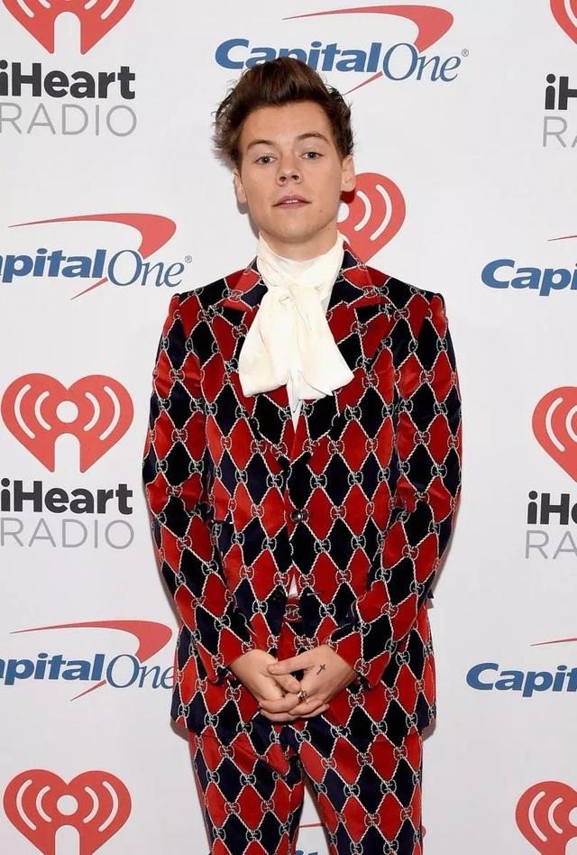 harrystyles可以是女装大佬也能是非常规偶像