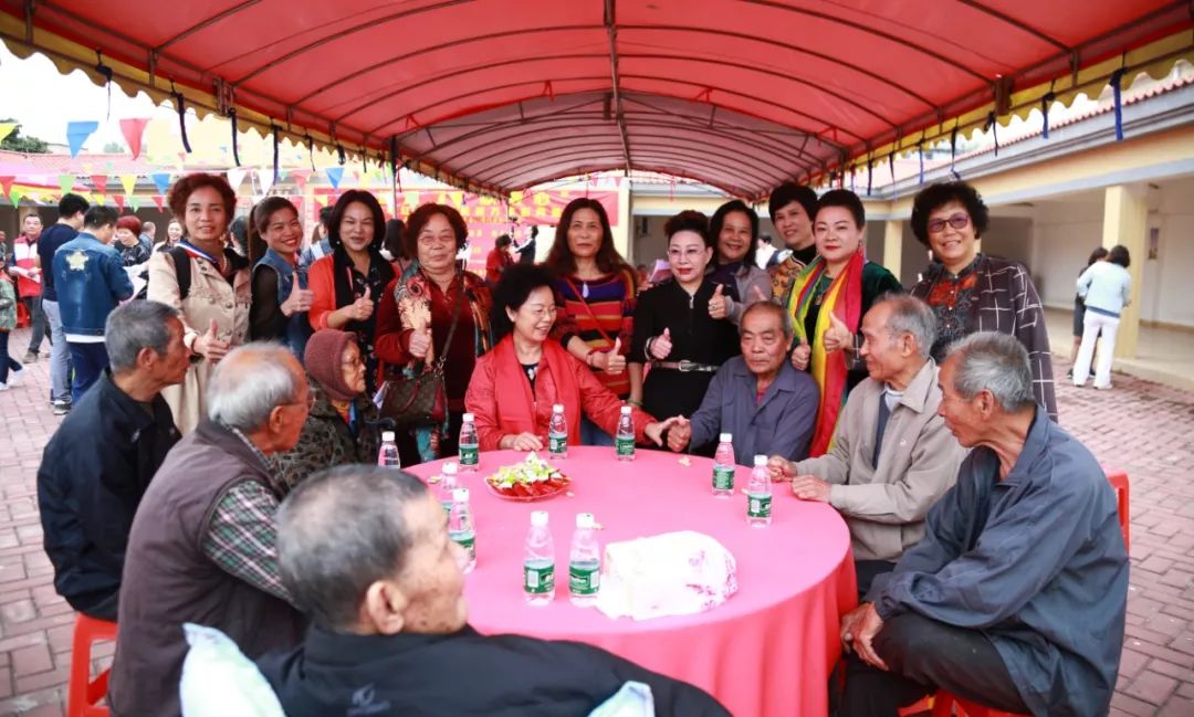珠海市原人大常委会副主任邓群芳;市残联党组书记,理事长梁壮;市