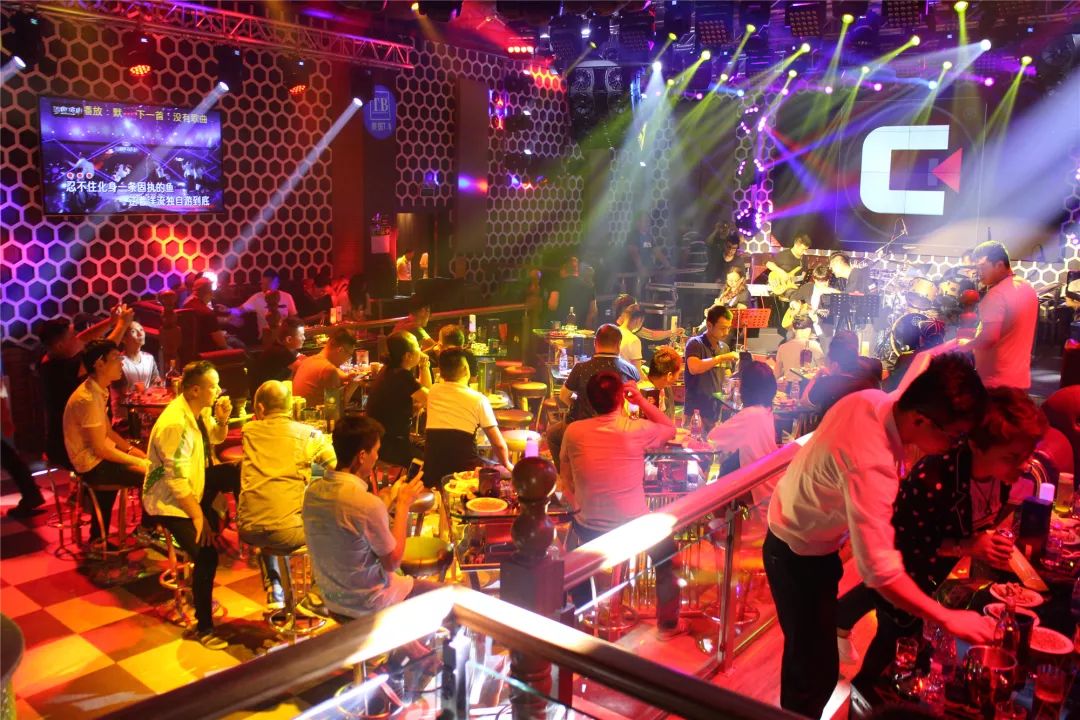 酒吧体验厅影院体验厅建立3700平方体验厅基地在天博集团总部(华创