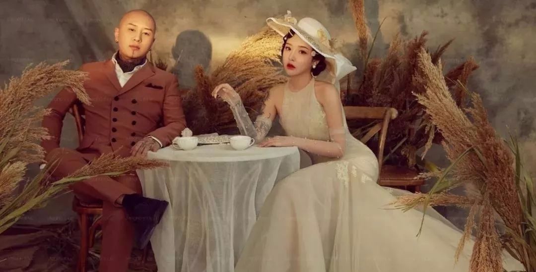 昨晚方丈媳妇杜凤儿出面发声对话粉丝,称:我老公你们看他直播有时候