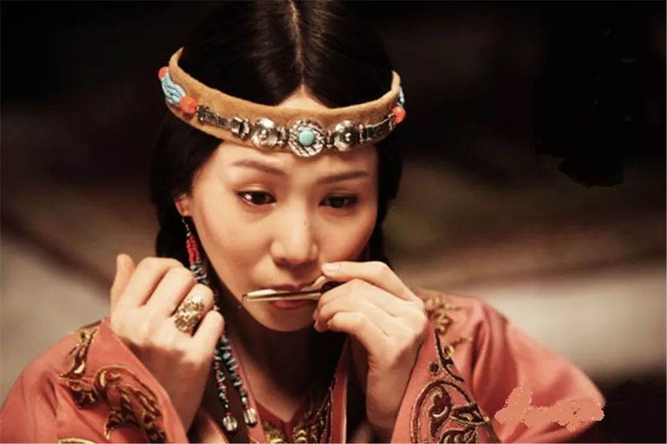 而忽兰也成为成吉思汗最宠爱的嫔妃,获得了仅次于大皇后孛儿帖的权力.