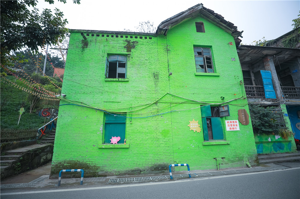 重庆旅游石井坡的彩色房子