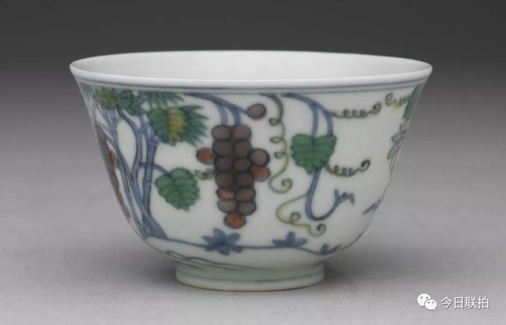 7公分 口径7.6公分 足径3.0公分台北故宫藏口微侈,深壁平底,矮圈足.