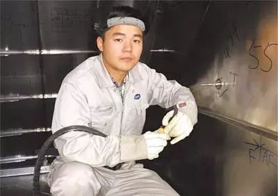 从技校生到大国工匠的逆袭巨变_张冬伟