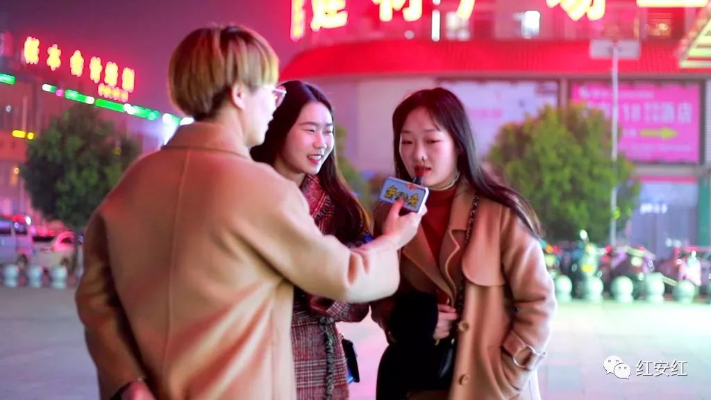 不要错过做"网红"的机会哦下一次的街头采访咱们不见不散!