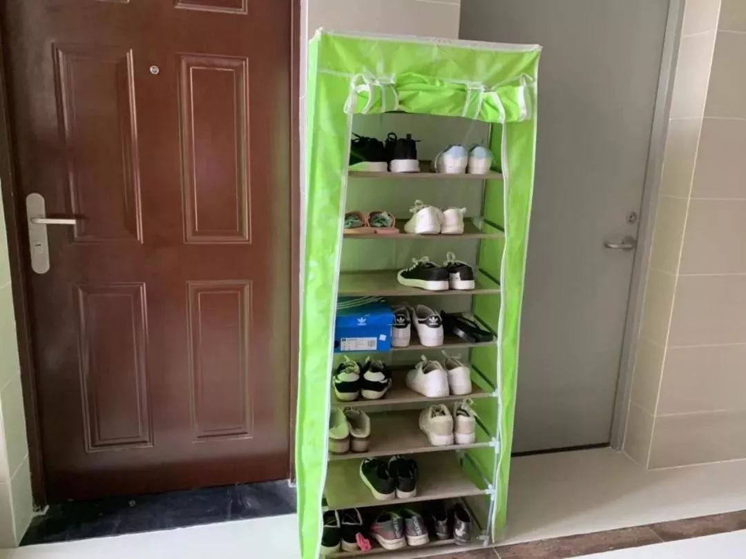 小区业主,快过年了,我把关于清理楼道鞋柜,杂物的紧急通知转给你!