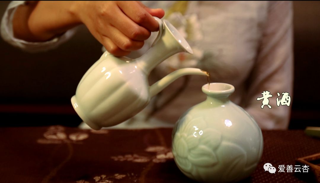 制作方法:屠苏酒的做法很简单,根据《杂病源流犀烛》的记载,屠苏酒的