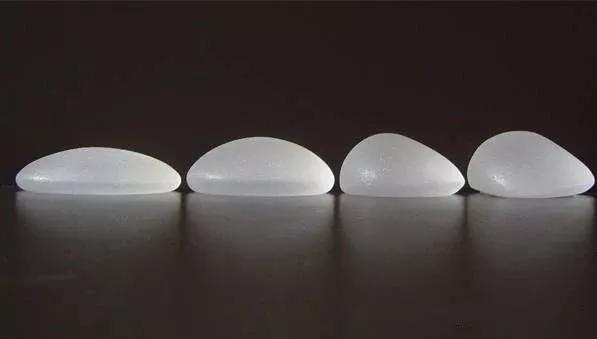 欧阳武全面科普隆胸假体选水滴形好还是圆形好