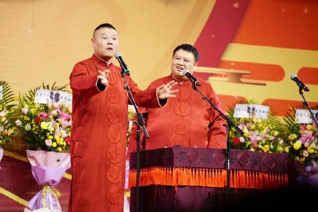 原创岳云鹏连赶三场电视台春晚彩排,为何感觉始终有很高的受欢迎度?