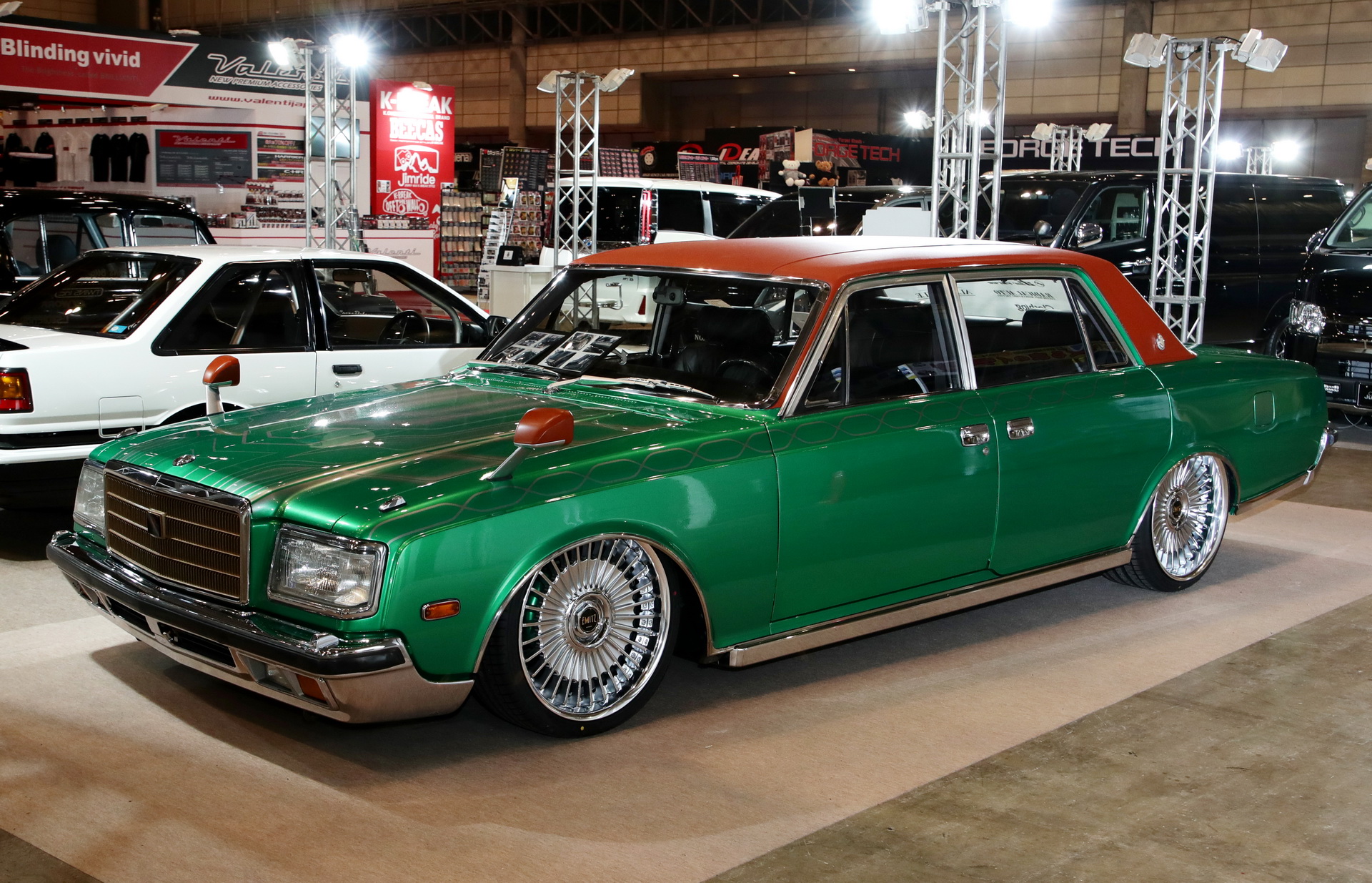 丰田世纪strange edition,190马力4.0升v8引擎