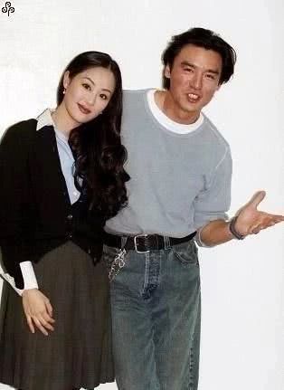 5亿的"香港第一败家女" 章小蕙,靠什么逆风翻盘?_钟镇涛