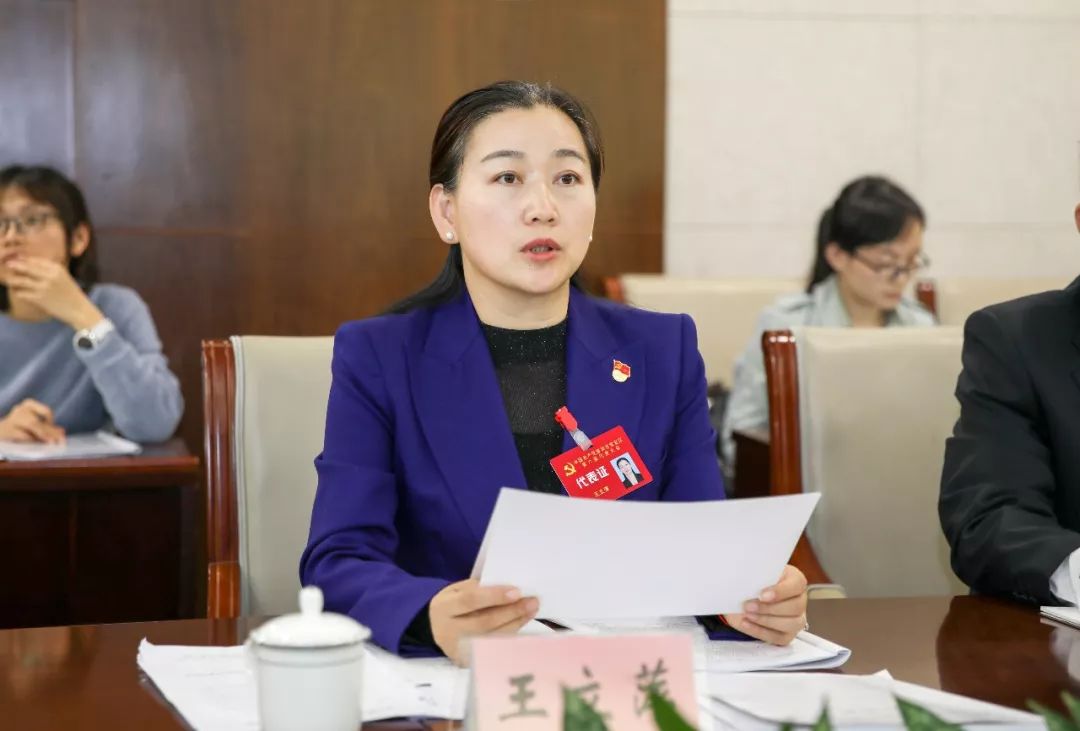 区党代表 王立萍——宝安日报记者张萍区党代表冯颖霞指出,这是一份